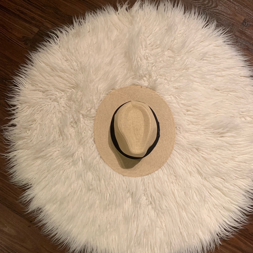 Super cute hat.